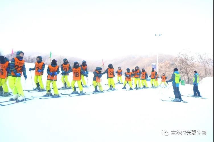 哈尔滨中小学生滑雪训练营